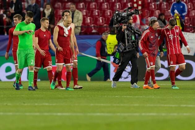 Spain, Sevilla 03.04.2018, UEFA Champions League - 2017 18 Season, Quarter-finals, First leg, Sevilla FC - FC Bayern Muenchen, Torwart Sven Ulreich (FCB) Joshua Kimmich (FCB) Arjen Robben (FCB) Franck Ribery (FCB) James Rodriguez (FCB) ( DeFodi048