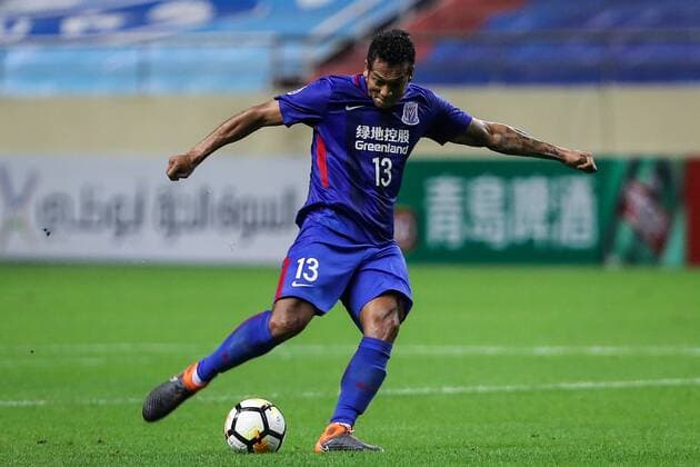 Colombian football player Fredy Guarin of China s Shanghai Greenland Shenhua shoots against Japan s Kashima Antlers in a Group H match during the 2018 AFC Champions League in Shanghai, China, 3 April 2018. A second-half goal and assist from Yuma Suzuki inspired Kashima Antlers to a come-from-behind 2-2 draw with Shanghai Shenhua on Matchday Five of the AFC Champions League on Tuesday. Shanghai Greenland Shenhua plays draw to Kashima Antlers at AFC group match  20180403_88978