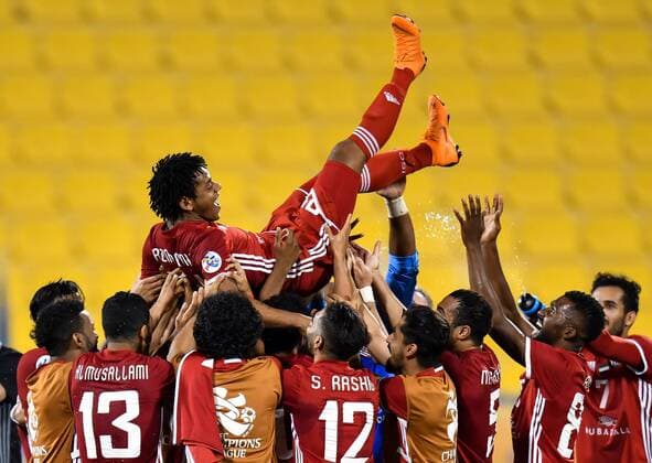 Bilder des Tages - SPORT (180404) -- DOHA, April 4, 2018 -- Al Jazira FSC players celebrate after winning the AFC Champions League Group A soccer match between Qatar s Al Gharafa and Al Jazira FSC of the United Arab Emirates (UAE) at Thani Bin Jassim Stadium in Doha, capital of Qatar, April 3, 2018. Al Jazira FSC won 3-2. ) (SP)QATAR-DOHA-SOCCER-AFC CHAMPIONS LEAGUE Nikku 