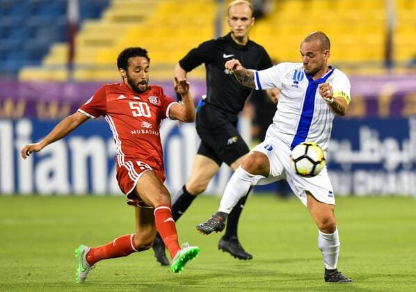 (180404) -- DOHA, April 4, 2018 -- Mohamed Jamal (L) of Al Jazira FSC vies with Wesley Sneijder (R) of Al Gharafa during the AFC Champions League Group A soccer match between Qatar s Al Gharafa and Al Jazira FSC of the United Arab Emirates (UAE) at Thani Bin Jassim Stadium in Doha, capital of Qatar, April 3, 2018. Al Jazira FSC won 3-2. ) (SP)QATAR-DOHA-SOCCER-AFC CHAMPIONS LEAGUE Nikku 