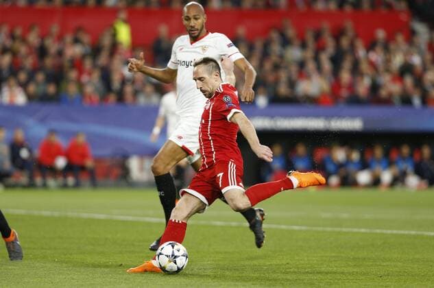 Partido de ida de cuartos de final de la Liga de Campeones entre la Sevilla y el Bayern. En la imagen, Ribery y N Zonzi. Champions League quarterfinals first leg match between Sevilla and Bayern. In this picture, Ribery and N Zonzi. 