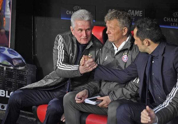 03.04.2018, Fussball UEFA Champions League 2017 2018, Viertelfinale, FC Sevilla - FC Bayern München, im Stadion Ramon Sanchez Pizjuan, Sevilla (Spanien). v.li: Trainer Jupp Heynckes (FC Bayern München), Co-Trainer Peter Hermann (FC Bayern München), Sportdirektor Hasan Salihamidzic (Bayern München).