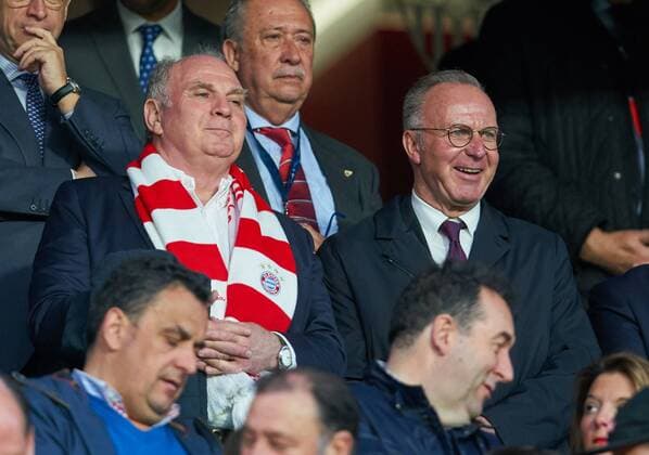 Themen der Woche - SPORT Bilder des Tages - SPORT Uli HOENESS (FCB Praesident ), Karl-Heinz RUMMENIGGE (Vorstandsvorsitzender FCB AG) Management, Funktionaer, Geschaeftsfuehrung, Vereinsleitung, Emotionen, Vereinsführung, Manager, Aufsichtsrat, Aufsichtsratvorsitzender, auf der Ehrentribuene, Tribuene, Ehrengaeste, Prominenz, Promi, VIP, FC SEVILLA - FC BAYERN MUENCHEN 1-2 Viertelfinale Hinspiel, Fussball UEFA Champions League, Sevilla, Spanien 03.04.2018 CL Saison 2017 2018, FCB, *** Uli HOENESS FCB President Karl Heinz RUMMENIGGE Chairman FCB AG Management Functionaer Management Leadership Emotions Club Management Manager Supervisory Board Supervisory Board Chairman Honorary VIPs Celebrity VIP VIP Club SEVILLA FC BAVARIA MUENCHEN 1 2 Quarterfinal First leg Football UEFA Champions League Sevilla Spain 03 04 2018 CL Season 2017 2018 FCB