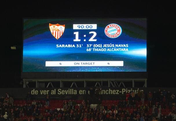 Stadion, Fussballstadion, Tribuenen, Zuschauertribuene, Innenansicht, Architektur Rasen, innen, Arena, Anzeigetafel, Screen, Screenboard, digital, LED, Anzeige, Monitor,Ergebnis, Endergebnis FC SEVILLA - FC BAYERN MUENCHEN 1-2 Viertelfinale Hinspiel, Fussball UEFA Champions League, Sevilla, Spanien 03.04.2018 CL Saison 2017 2018, FCB,