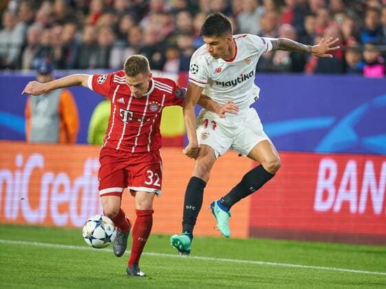 Joshua KIMMICH, FCB 32 Zweikampf , Aktion um den Ball gegen Pablo SARABIA, Sevilla 17 FC SEVILLA - FC BAYERN MUENCHEN 1-2 Viertelfinale Hinspiel, Fussball UEFA Champions League, Sevilla, Spanien 03.04.2018 CL Saison 2017 2018, FCB,
