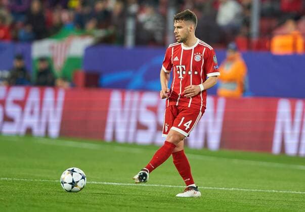 Juan BERNAT, FCB 18 Einzelaktion mit Ball, Ganzfigur, Freisteller, Einzelbild, Hochformat, Aktion, Ganzkoerper, Einzelaufnahmen, Action Ballannahme, Ballbehandlung FC SEVILLA - FC BAYERN MUENCHEN 1-2 Viertelfinale Hinspiel, Fussball UEFA Champions League, Sevilla, Spanien 03.04.2018 CL Saison 2017 2018, FCB,