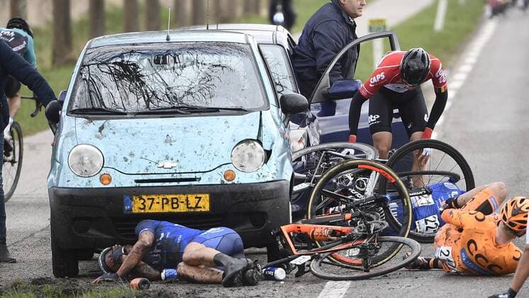 Themen der Woche - SPORT Bilder des Tages - SPORT Riders lay on the ground after a crash during the 106th edition of the Scheldeprijs one day cycling race, 200,4 km from Borsele to Schoten, Wednesday 04 April 2018. YORICKxJANSENS  x05323699x