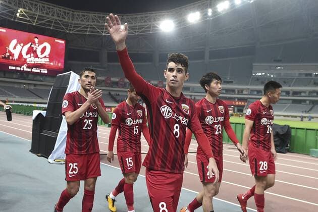 SHANGHAI, CHINA - APRIL 04: Players of Shanghai SIPG thank supporters after AFC Champions League Group F match between Shanghai SIPG and Kawasaki Frontale at the Shanghai Stadium on April 4, 2018 in Shanghai, China.  Copyright: xVCGx CFP111149490425 