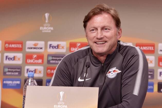 Fußball-Europa League 2017 18, Pressekonferenz vor RB Leipzig - Olympique Marseille (04.04.2018 Spiel am 05.04.2018) RB-Leipzig-Trainer Ralph Hasenhüttl lachend. Leipzig Sachsen Deutschland