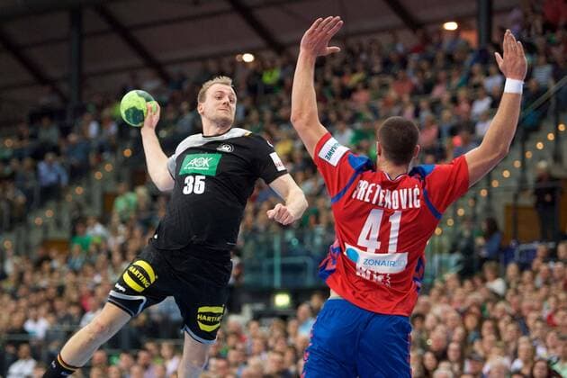 Bilder des Tages - SPORT Handball Leipzig 04.04.2018 Länderspiel DHB Testspiel Deutschland (GER) - Serbien (SRB) Julius Kühn (Deutschland, No.35) Kühn Kuhn Stevan Sretenovic (Serbien, No.41)