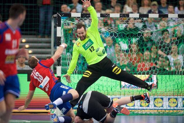 Handball Leipzig 04.04.2018 Länderspiel DHB Testspiel Deutschland (GER) - Serbien (SRB) Silvio Heinevetter (Deutschland, TW, No.12) Zivan Pesic (Serbien, No.13)