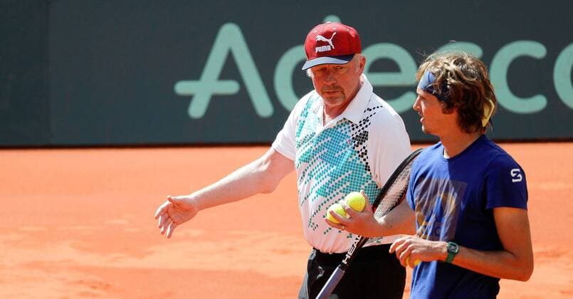 Player of the German Davis Cup team Alexander Zverev (R) talks to the chief of the German Male Tennis Federation Boris Becker (L), during a training session at the bullring of Valencia, Spain. Germany will face Spain for the quarter-finals qualification between the 06 and 08 April. Training session of the German Davis Cup team !ACHTUNG: NUR REDAKTIONELLE NUTZUNG!  Copyright: xManuelxBruquex VLC01 20180404-636584682644912340