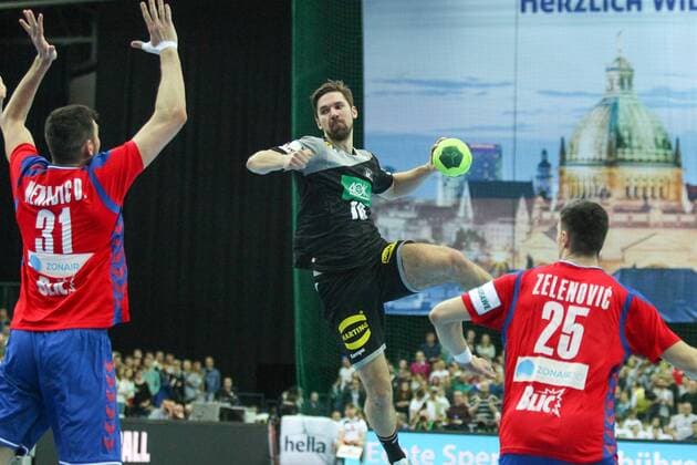 Handball: Germany vs. Serbia, Leipzig 2018 Handball Laenderspiel der Maenner: Deutschland Germany vs. Serbien Serbia am 04.04.2018 in der Arena Leipzig Germany. Im Bild: Fabian WIEDE ( 10, GER), Drasko NENADIC ( 31, SRB), Nemanja ZELENOVIC ( 25, SRB).
