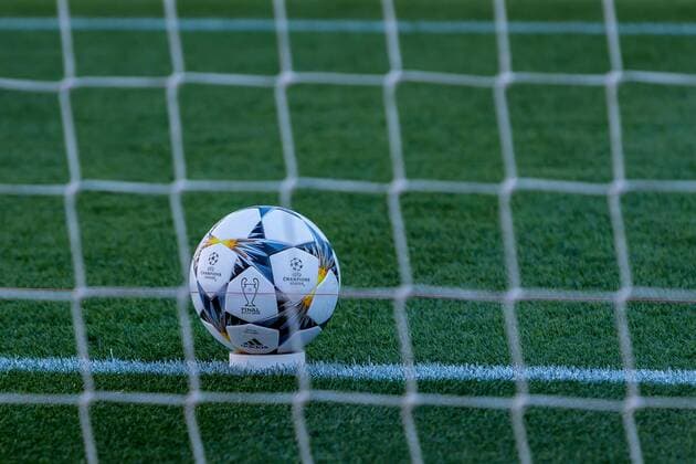 Spain, Barcelona 04.04.2018, UEFA Champions League - 2017 18 Season, Quarter-finals, First leg, FC Barcelona Barca - AS Rom, Matchball, feature ( DeFodi048