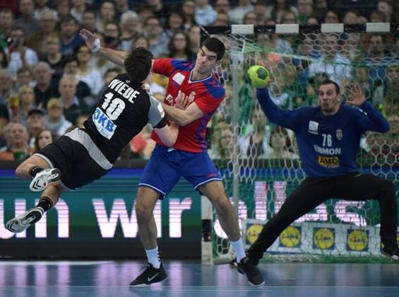 Fabian Wiede (GER 10) gegen Drasko Nenadic (SRB 31) beim Spiel Deutschland (GER) vs Serbien (SRB), Handball, Laenderspiel, EHF, Testspiel, 04.04.2018 Leipzig Copyright: xEIBNER ChristianxModlax EP_CMA