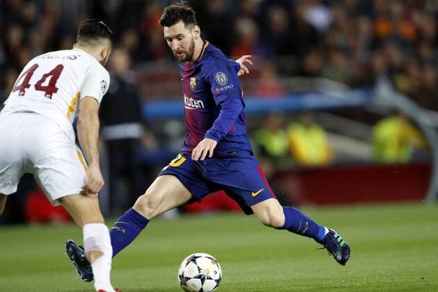 (l-r) Kostas Manolas of AS Roma, Lionel Messi of FC Barcelona Barca during the UEFA Champions League quarter final match between FC Barcelona and AS Roma at the Camp Nou stadium on April 04, 2018 in Barcelona, Spain. UEFA Champions League 2017 2018 xVIxVIxImagesx xMauricexvanxSteenxIVx 10542275