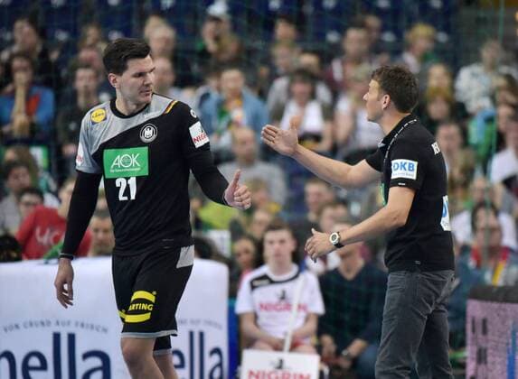 Erik Schmidt (GER 21) und DHB Bundestrainer Christian Prokop beim Spiel Deutschland (GER) vs Serbien (SRB), Handball, Laenderspiel, EHF, Testspiel, 04.04.2018 Leipzig Copyright: xEIBNER ChristianxModlax EP_CMA