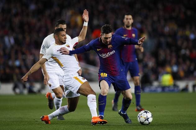 4th April 2018, Camp Nou, Barcelona, Spain; UEFA Champions League football, quarter final 1st leg, Barcelona versus AS Roma; Leo Messi of FC Barcelona Barca beats Bruno Peres of AS Roma& x2009;  ActionPlus12008358
