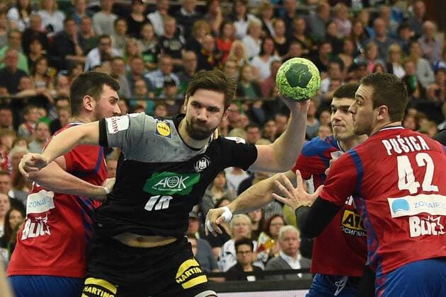 Handball, Herren, Länderspiel in Leipzig, Saison 2017 18, Deutschland - Serbien, Fabian Wiede (Nr. 10, Deutschland), Miljan Pusica (Nr. 42, Serbien), 04.04.18, Copyright: xMichaelxHundtx xMatthiasxKochx