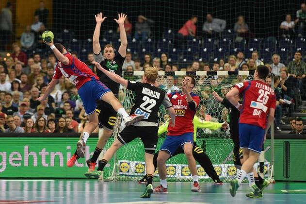 Handball, Herren, Länderspiel in Leipzig, Saison 2017 18, Deutschland - Serbien, Bogdan Radivojevic (Nr. 14, Serbien), Julius Kühn (Nr. 35, Deutschland), Marian Michalczik (Nr. 22, Deutschland), Vladimir Jevtic (Nr. 18, Serbien), Nemanja Zelenovic (Nr. 25, Serbien), 04.04.18, Copyright: xMichaelxHundtx xMatthiasxKochx