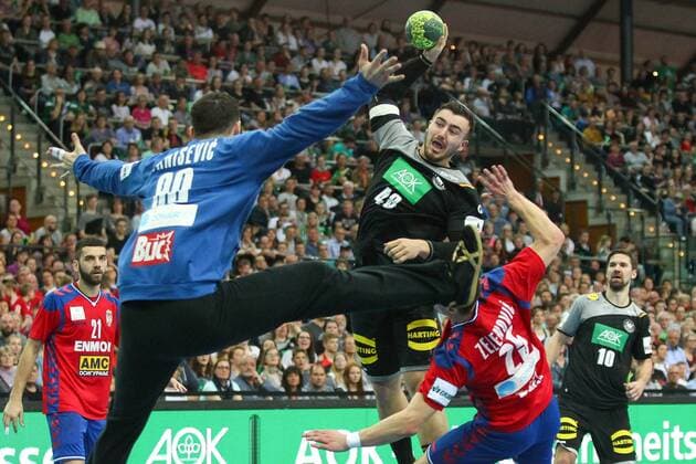 Handball: Germany vs. Serbia, Leipzig 2018 Handball Laenderspiel der Maenner: Deutschland Germany vs. Serbien Serbia am 04.04.2018 in der Arena Leipzig Germany. Im Bild: Torwart Goalkeeper Tibor IVANISEVIC ( 90, SRB), Jannik KOHLBACHER ( 48, GER).