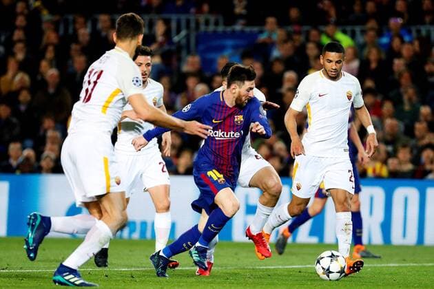 Barcelona s Lionel Messi (C) in action during the UEFA Champions League quarter-final first leg match between FC Barcelona Barca and AS Roma at the Camp Nou stadium in Barcelona, Spain, 04 April 2018. FC Barcelona vs. AS Roma !ACHTUNG: NUR REDAKTIONELLE NUTZUNG!  Copyright: xAlejandroxGarciax BCN06 20180404-636584747450984524