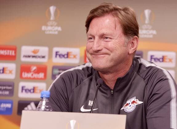 Fußball-Europa League 2017 18, Pressekonferenz vor RB Leipzig - Olympique Marseille (04.04.2018 Spiel am 05.04.2018) RB-Leipzig-Trainer Ralph Hasenhüttl lachend. Leipzig Sachsen Deutschland