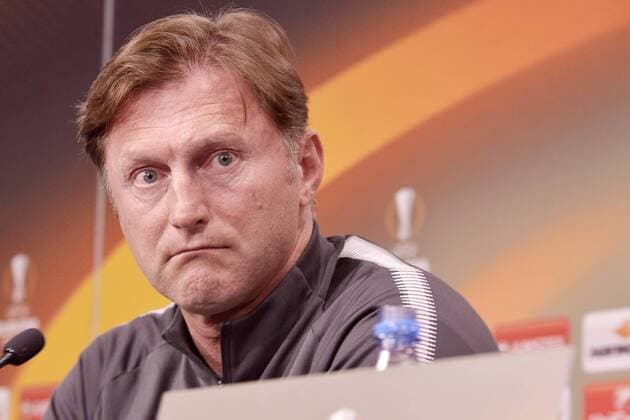 Fußball-Europa League 2017 18, Pressekonferenz vor RB Leipzig - Olympique Marseille (04.04.2018 Spiel am 05.04.2018) RB-Leipzig-Trainer Ralph Hasenhüttl ernst, nachdenklich, ablehnend. Leipzig Sachsen Deutschland