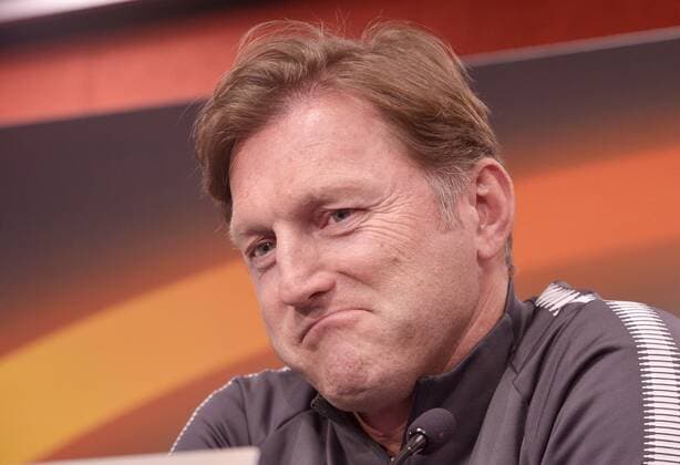 Fußball-Europa League 2017 18, Pressekonferenz vor RB Leipzig - Olympique Marseille (04.04.2018 Spiel am 05.04.2018) RB-Leipzig-Trainer Ralph Hasenhüttl nachdenklich, lächelnd. Leipzig Sachsen Deutschland