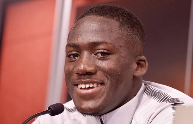 Fußball-Europa League 2017 18, Pressekonferenz vor RB Leipzig - Olympique Marseille (04.04.2018 Spiel am 05.04.2018) RBL-Abwehrspieler Ibrahima Konaté lächelnd. Leipzig Sachsen Deutschland