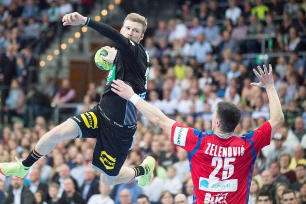 Philipp WEBER (li., GER) gegen Nemanja Zelenovic (SRB), Aktion, Zweikampf, Handball Laenderspiel der Maenner, Freundschaftsspiel, Deutschland (GER) - Serbien (SRB) 26:19, in Leipzig Deutschland am 04.04.2018. Â