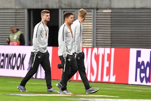 Fussball, Herren, Saison 2017 2018, Europa League (Viertelfinale, Hinspiel), RB Leipzig - Olympique Marseille, Timo Werner (Nr. 11, RB Leipzig), Dominik Kaiser (Nr. 24, RB Leipzig) vor dem Spiel bei der Platzbesichtigung, 05.04.2018, Copyright: xMatthiasxKochx