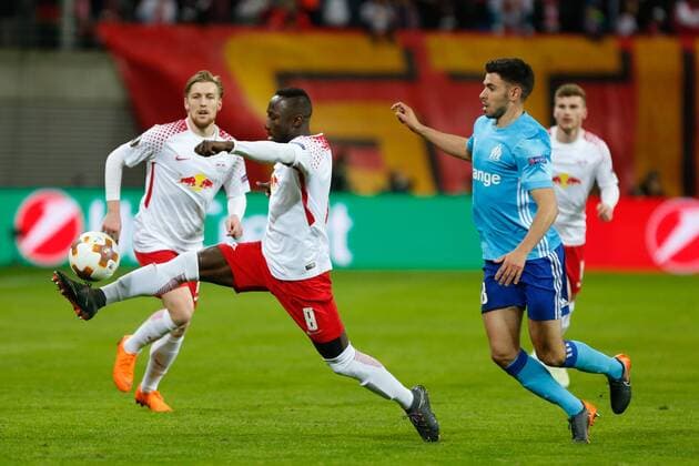 05.04.2018, xtgx, Fussball UEFA Europa League, RB Leipzig - Olympique Marseille, emspor, v.l. Naby Keita (Leipzig, 8) nimmt den ball an Leipzig