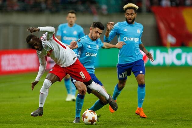 05.04.2018, xtgx, Fussball UEFA Europa League, RB Leipzig - Olympique Marseille, emspor, v.l. Naby Keita (Leipzig, 8), Morgan Sanson (Olympique Marseille, 8) Zweikampf, Duell, Kampf, tackle Leipzig