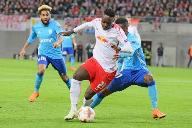 Jean-Kevin Augustin (RB Leipzig) Mitte, Jordan Amavi (Olympique Marseille) li. und Bouna Sarr (Olympique Marseille) re., RB Leipzig vs. Olympique Marseille, Fussball, UEFA Europa League, 05.04.2018, Leipzig Copyright: xEIBNER BertxHarzerx EP_BHR