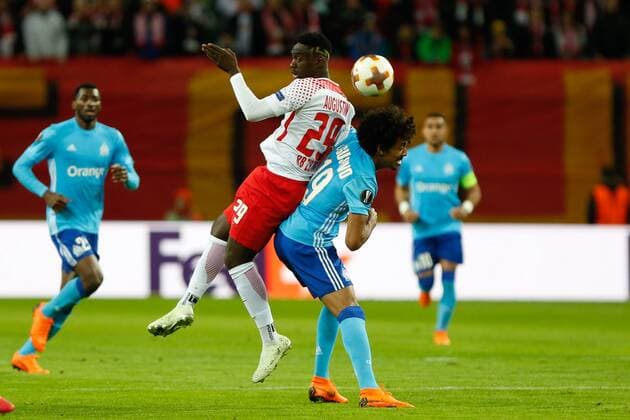 05.04.2018, xtgx, Fussball UEFA Europa League, RB Leipzig - Olympique Marseille, emspor, v.l. Jean-Kevin Augustin (Leipzig, 29), Luiz Gustavo (Olympique Marseille, 19) Zweikampf, Duell, Kampf, tackle Leipzig