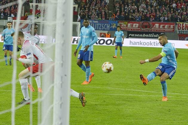 Fußball-Europa League 2017 18, Viertelfinale RB Leipzig - Olympique Marseille (05.04.2018) Torschuss Dimitri Payet (Marseille) auf das RBL-Tor. Leipzig Sachsen Deutschland