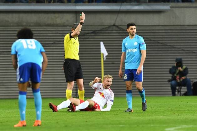 Fussball, Herren, Saison 2017 2018, Europa League (Viertelfinale, Hinspiel), RB Leipzig - Olympique Marseille, Konrad Laimer (Nr. 27, RB Leipzig) verletzt auf dem Rasen, 05.04.2018, Copyright: xMatthiasxKochx