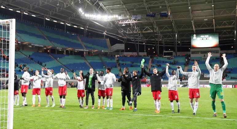 Themen der Woche - SPORT Bilder des Tages - SPORT RB Leipzig - Marseille Fussball Euro League Leipzig, 05.04.2018, Red Bull Arena, Fussball, UEFA EURO EM Europameisterschaft Fussball League , Viertelfinale, RB Leipzig vs. Olympique de Marseille 1:0 (1:0) , Im Bild: Mannschaft von RB Leipzig, Schlussjubel. ,