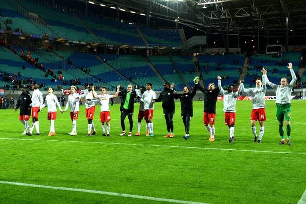 Fussball, Herren, Saison 2017 2018, Europa League (Viertelfinale, Hinspiel), RB Leipzig - Olympique Marseille, Jubel nach dem Abpfiff, die Mannschaft von RB Leipzig feiert mit den Fans, 05.04.2018, Copyright: xMatthiasxKochx