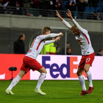 v.li.: Timo Werner (RB Leipzig, 11) Konrad Laimer (RB Leipzig, 27) mit Torjubel, Jubel, Torjubel, Torerfolg, celebrate the goal, goal, celebration, Jubel ueber das Tor zum 1.0 durch Timo Werner (RB Leipzig, 11), optimistisch, Action, Aktion, Fussball, UEFA Europa League, RB Leipzig - Olympique Marseille,