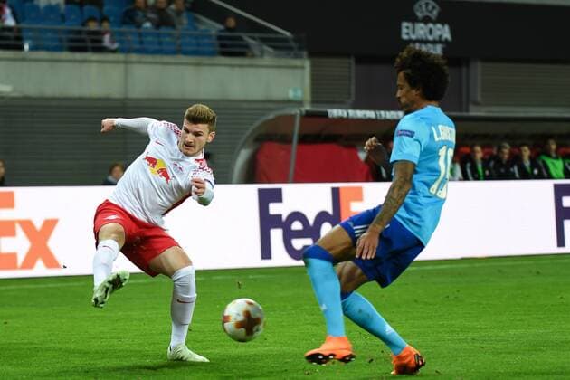 v.li.: Timo Werner (RB Leipzig, 11) Luiz Gustavo (Olympique Marseille, 19) im Zweikampf, Duell, duel, tackle, Dynamik, Action, Aktion, Fussball, UEFA Europa League, RB Leipzig - Olympique Marseille,