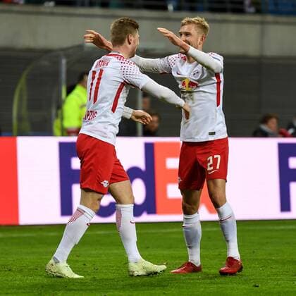 v.li.: Timo Werner (RB Leipzig, 11) Konrad Laimer (RB Leipzig, 27) mit Torjubel, Jubel, Torjubel, Torerfolg, celebrate the goal, goal, celebration, Jubel ueber das Tor zum 1:0 durch Timo Werner (RB Leipzig, 11), optimistisch, Action, Aktion, Fussball, UEFA Europa League, RB Leipzig - Olympique Marseille,