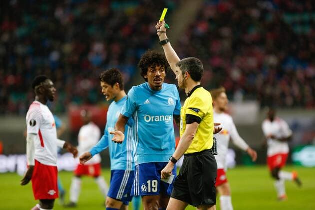 05.04.2018, xtgx, Fussball UEFA Europa League, RB Leipzig - Olympique Marseille, emspor, v.l. Luiz Gustavo (Olympique Marseille, 19) Reklamiert, beschwert sich, schimpft Gelbe Karte, yellow card Leipzig