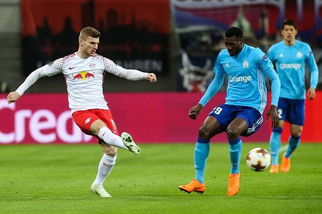 Timo Werner (RB Leipzig) gegen Andre Zambo Anguissa (Olympique de Marseille) - Viertelfinale Europa League Saison 2017-2018 RasenBallsport Leipzig vs. Olympique de Marseille in der RB Arena in Leipzig - Aktion,Deutschland, Fußball, Mann, Maenner,05.04.2018
