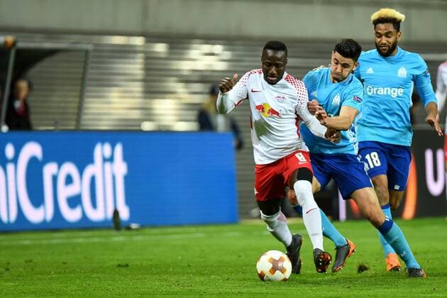 v.li.: Naby Keita (RB Leipzig, 8) Morgan Sanson (Olympique Marseille, 8) im Zweikampf, Duell, duel, tackle, Dynamik, Action, Aktion, Fussball, UEFA Europa League, RB Leipzig - Olympique Marseille,