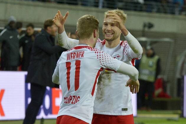Fußball-Europa League 2017 18, Viertelfinale RB Leipzig - Olympique Marseille (05.04.2018) Jubel nach dem Tor zwischen 1:0-Torschütze Timo Werner (RBL li.) und Konrad Laimer (re.) Leipzig Sachsen Deutschland