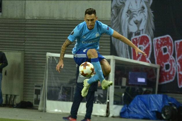 Fußball-Europa League 2017 18, Viertelfinale RB Leipzig - Olympique Marseille (05.04.2018) Lucas Ocampos (Marseille) bei der Ballannahme in der Luft. Leipzig Sachsen Deutschland