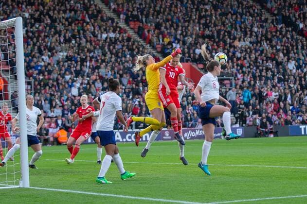 England s Carly Telford punches clear under pressure from Jessica Fishlock(10) of Wales during the 2019 World Cup Qualification match between England Women and Wales Women at the St Mary s Stadium, Southampton, England on 6 April 2018. Copyright: xSimonxCarltonx 19510014