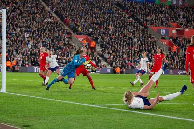 Laura O Sullivan of Wales dives to claim the ball during the 2019 World Cup Qualification match between England Women and Wales Women at the St Mary s Stadium, Southampton, England on 6 April 2018. Copyright: xSimonxCarltonx 19510023